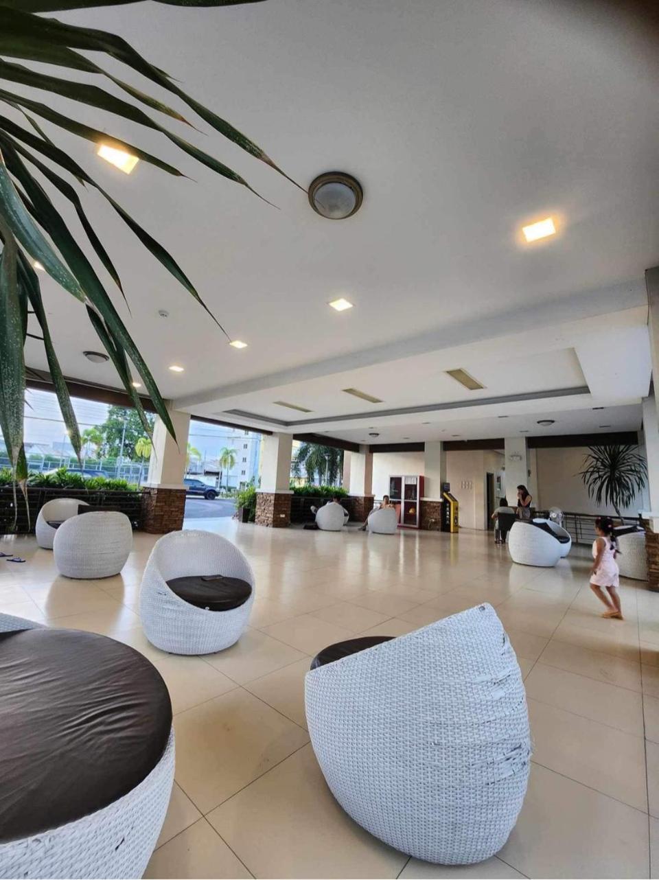 8 Spatial Condominium Davao City Extérieur photo