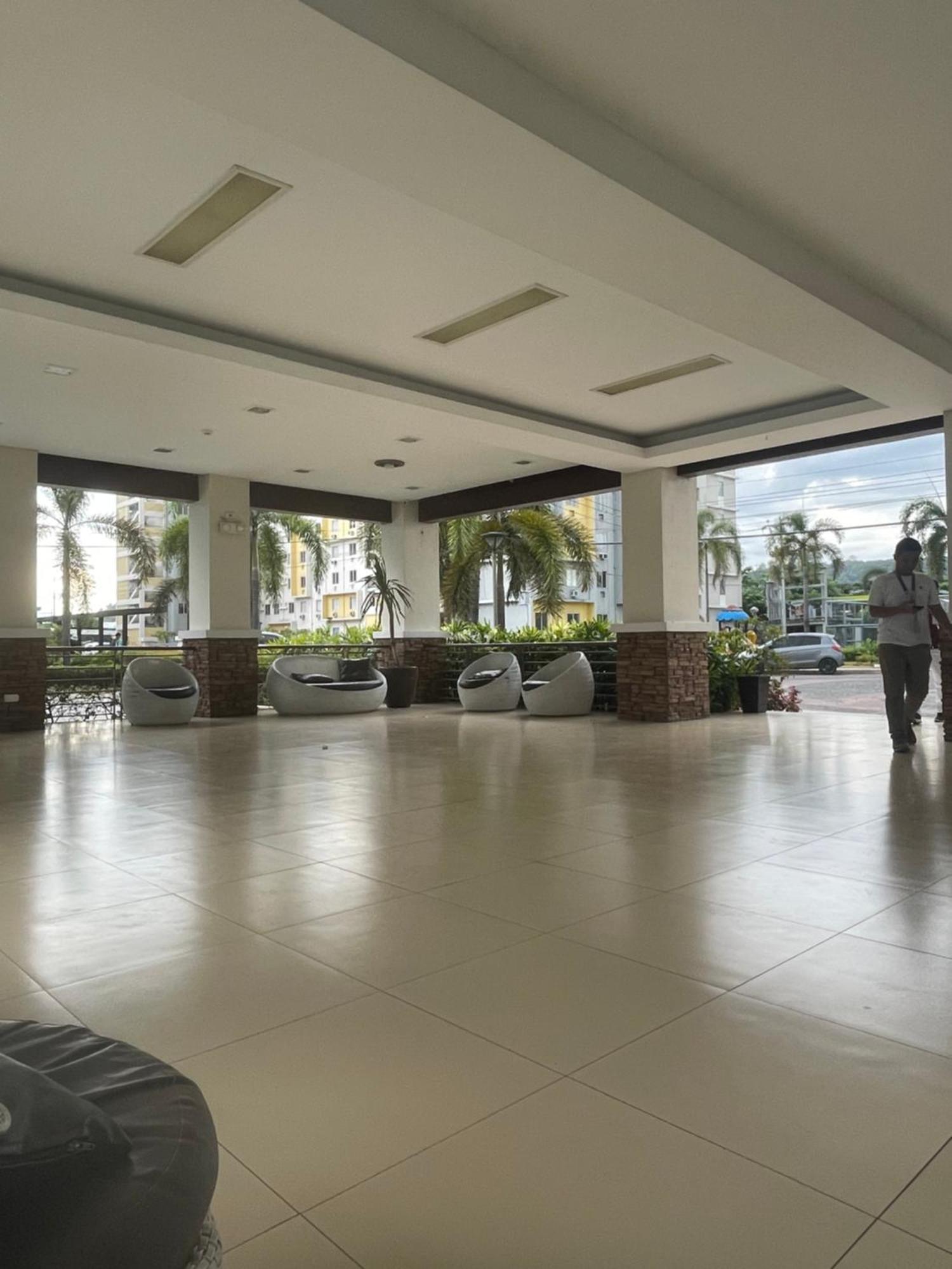 8 Spatial Condominium Davao City Extérieur photo